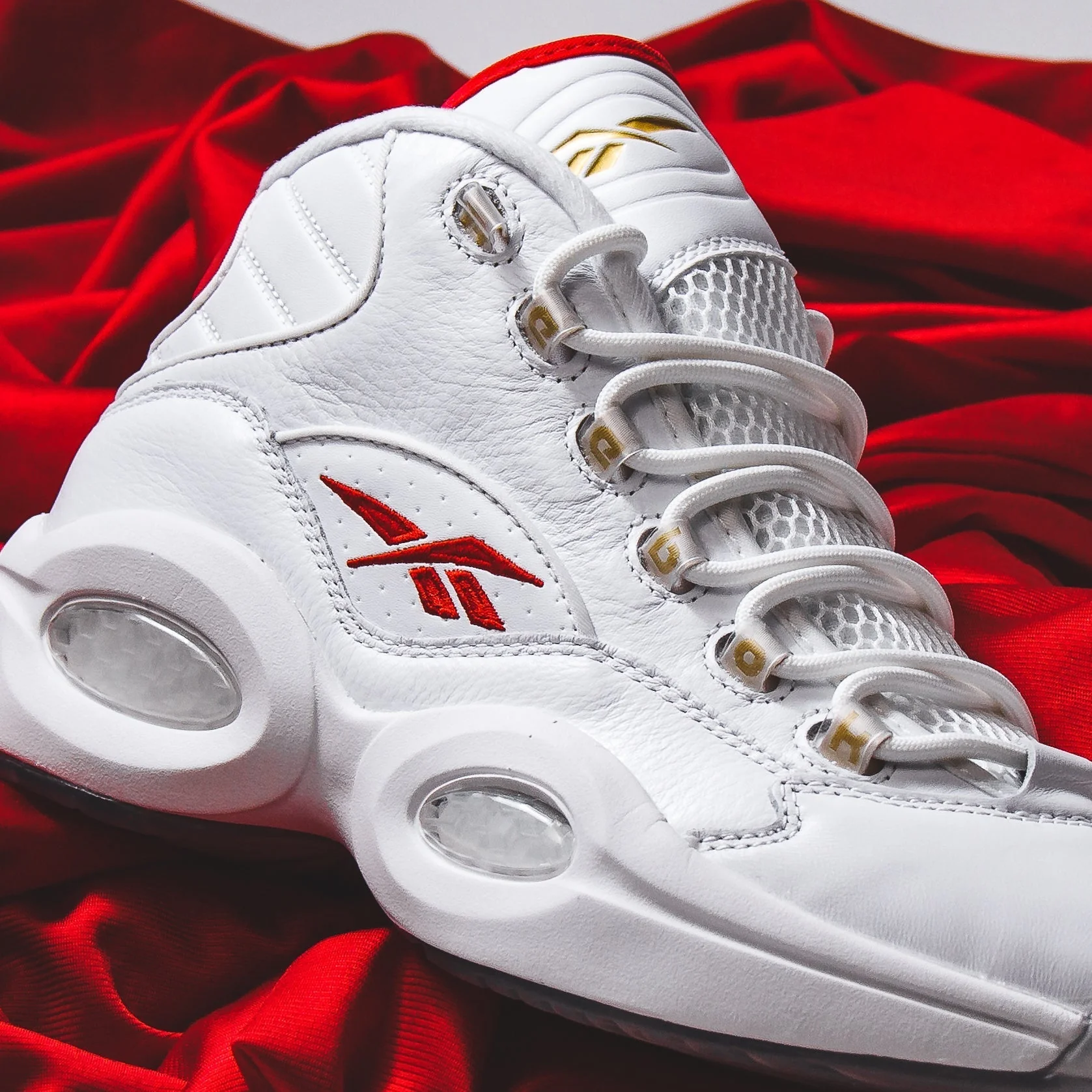 Reebok Classics Basketball Men Question Mid Allen Iverson Dr J #6 White Red GX0230 - Image 5